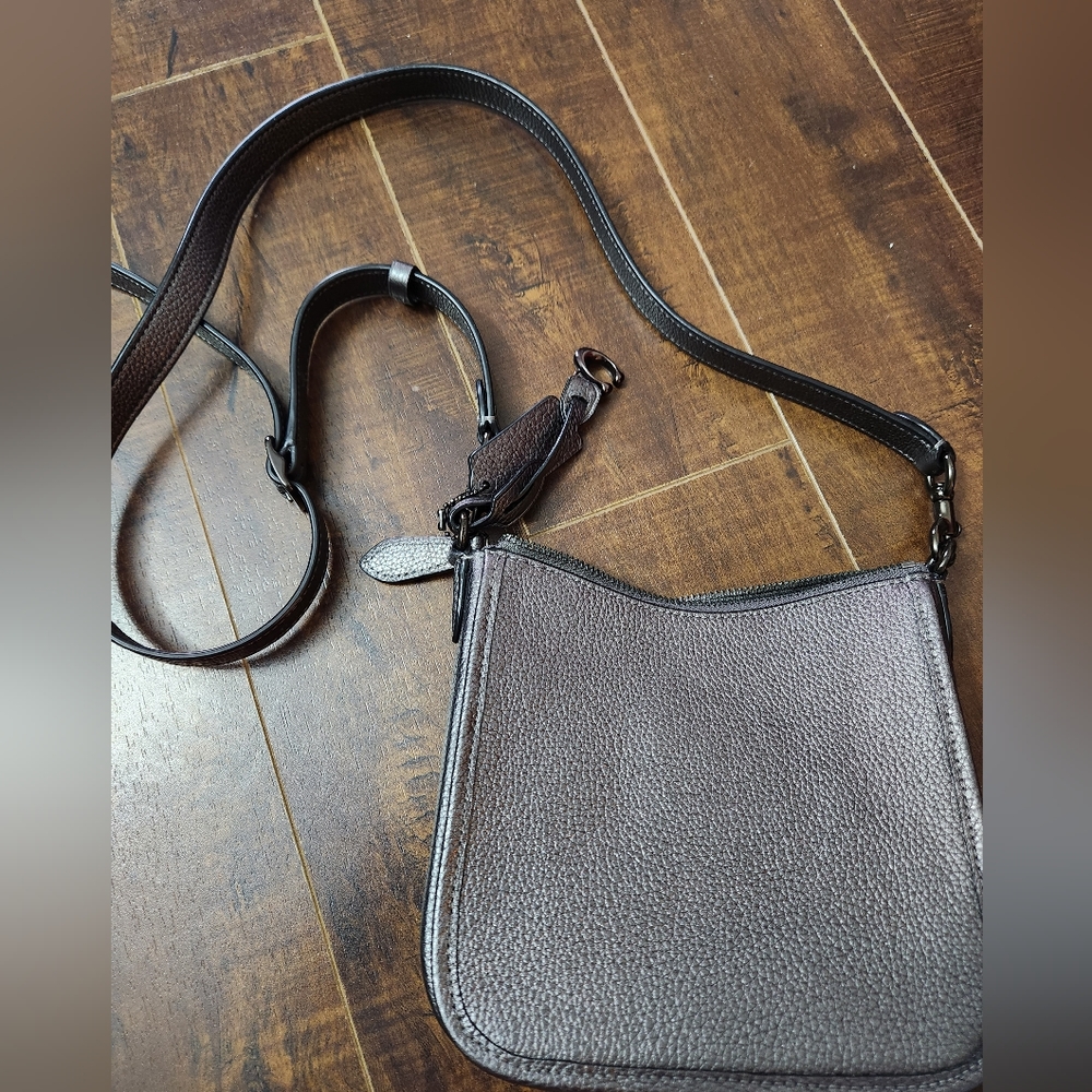 Elegant Gray Leather Crossbody Bag - Picture 3 of 7